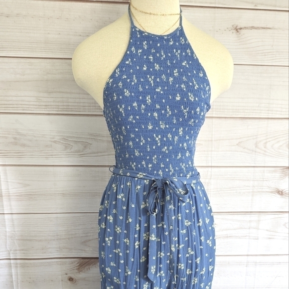 American Eagle Outfitters Smocked Halter Jumpsuit in Floral Blue Sz Sm Tall NWT - Picture 3 of 7